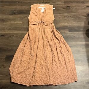 Abercrombie & Fitch NWT- Elegant Sleeveless Dress in Peach